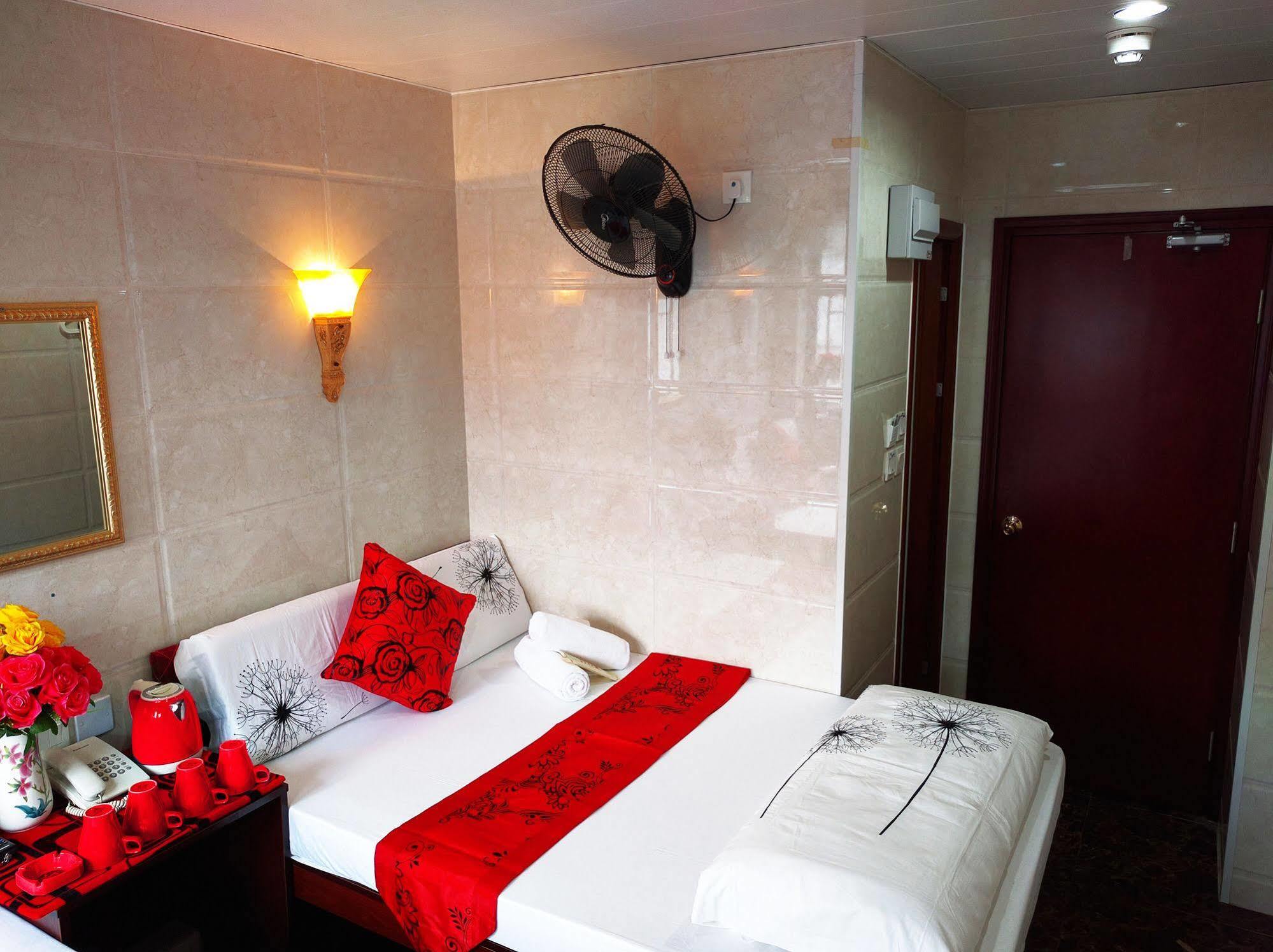 Day And Night Hostel Block D 10Th Floor Hong Kong Extérieur photo